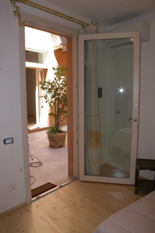 Bed and Breakfast Note Sulla Piazza Cagliari Exterior foto