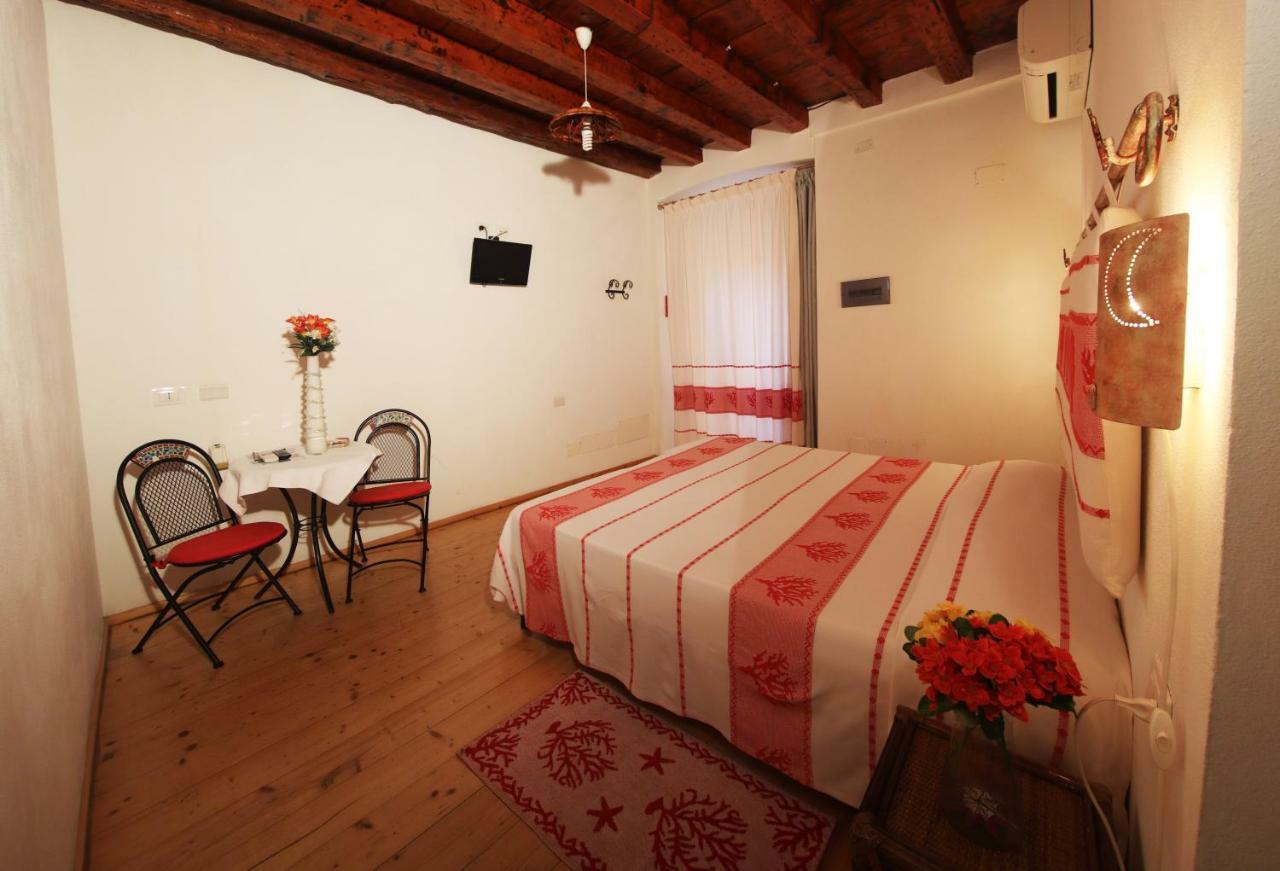 Bed and Breakfast Note Sulla Piazza Cagliari Exterior foto